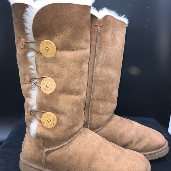UGG Bailey 3 Button Boot - Picture 4 of 14